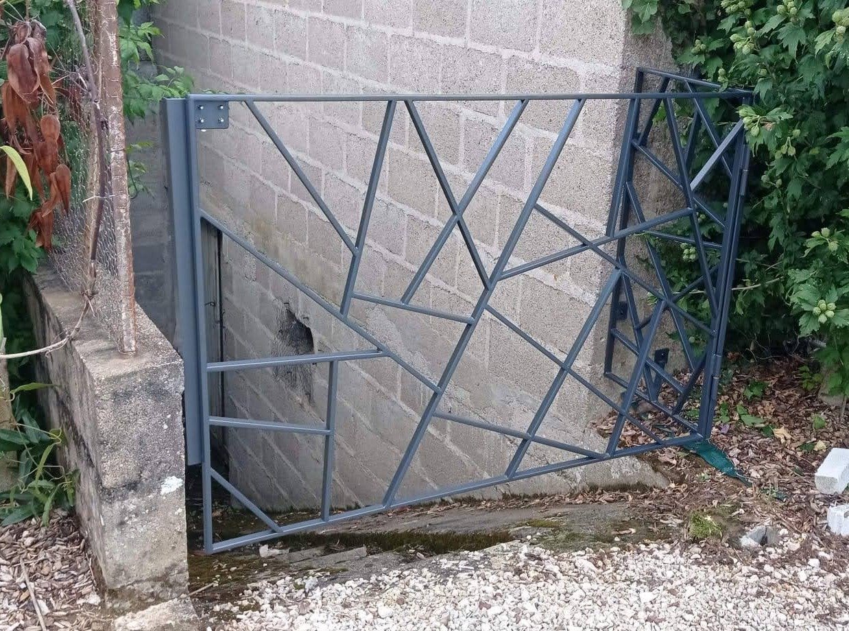 Fabrication d'un portillon pour sécuriser une descente de cave