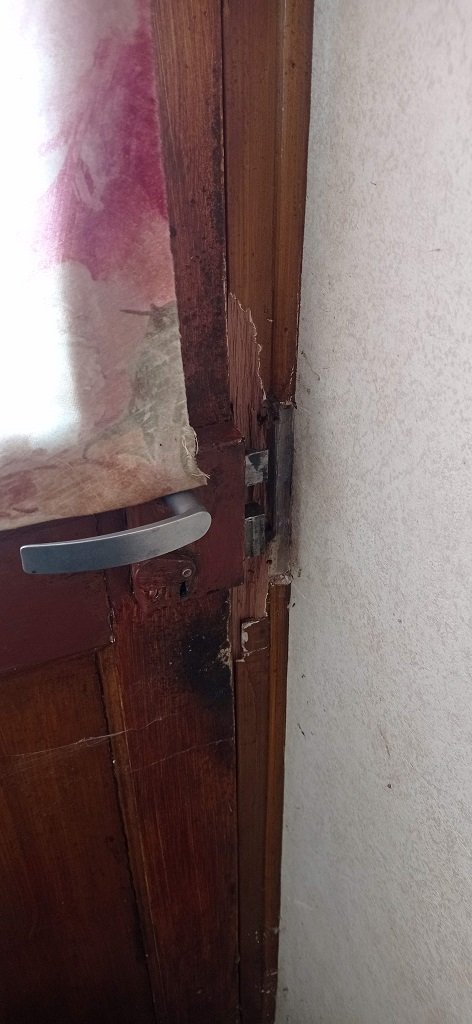 Mise en sécurité d'une porte après effraction à La Ferté Saint Cyr